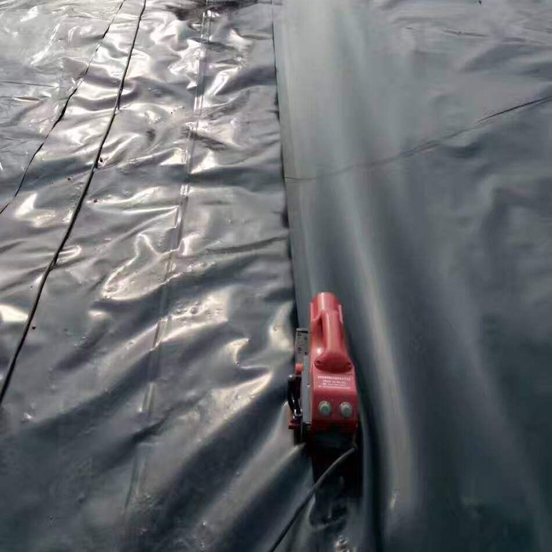 復合土工膜怎樣減少接縫數量？